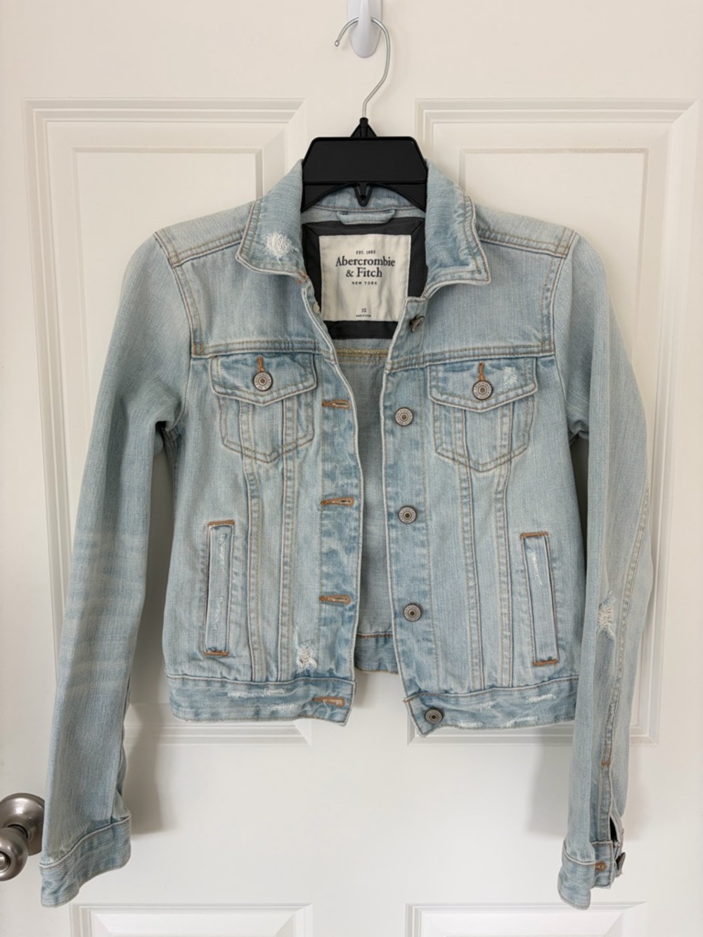 Pre-owned A&F Distressed Denim Jacket, XS, light blue